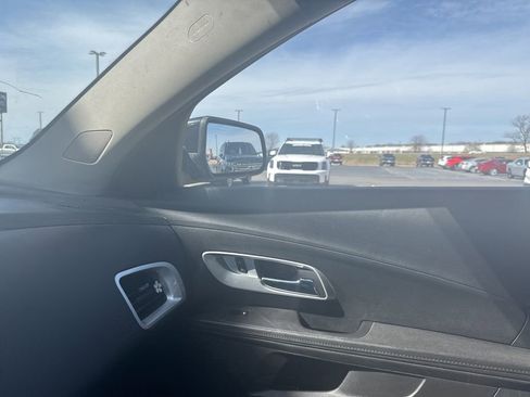 Used 2017 Chevrolet Equinox LT w/ Midnight Edition image 10