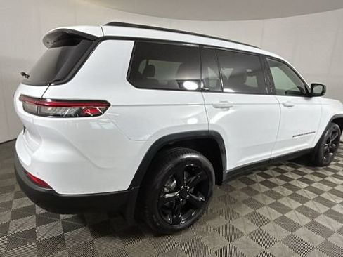 Used 2023 Jeep Grand Cherokee L Laredo AWD/4WD image 2