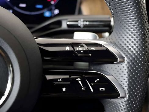 Used 2024 Mercedes-Benz GLC 300 4MATIC image 45