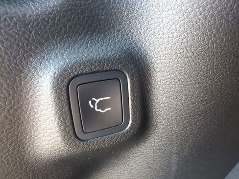 Used 2023 Jeep Compass Latitude w/ Sun and Sound Group AWD/4WD image 42
