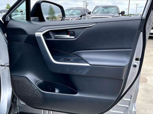 Used 2025 Toyota RAV4 XLE image 21