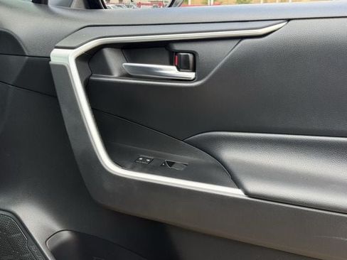 Used 2021 Toyota RAV4 XLE FWD image 27