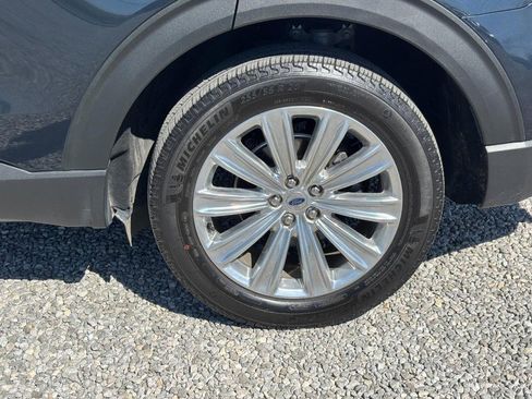 Used 2022 Ford Explorer Limited w/ Equipment Group 301A AWD/4WD image 12
