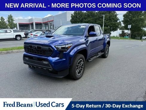 Used 2024 Toyota Tacoma TRD Sport w/ TRD Sport Upgrade Package AWD/4WD image 3