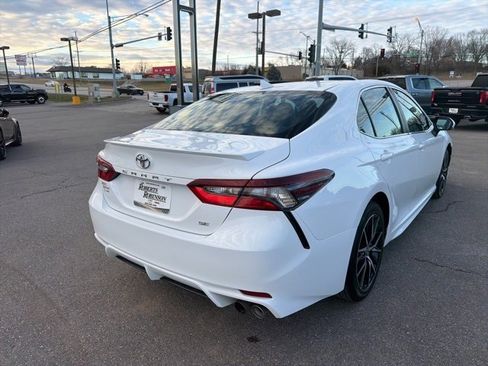 Used 2024 Toyota Camry SE image 19
