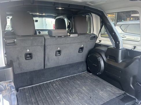 Used 2023 Jeep Wrangler Unlimited Rubicon 4xe image 11