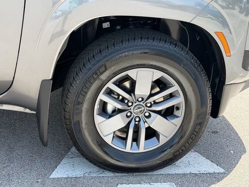 Certified 2025 Nissan Frontier SV w/ SV Convenience Package RWD image 9