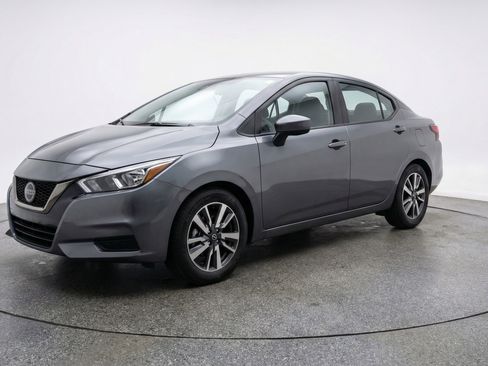 Used 2025 Nissan Versa SV image 3