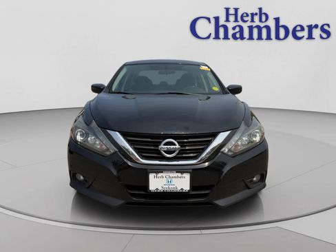 Used 2017 Nissan Altima 2.5 SR w/ Midnight Edition Package FWD image 2
