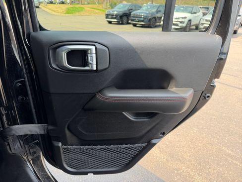 Used 2024 Jeep Wrangler Unlimited Rubicon AWD/4WD image 16