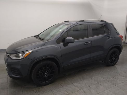 Used 2021 Chevrolet Trax LT w/ Sport Edition FWD image 2