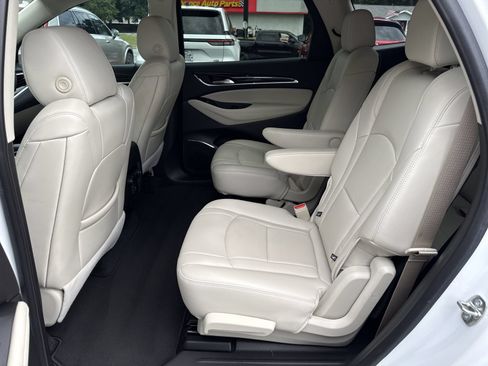 Used 2024 Buick Enclave Essence w/ Technology Package FWD image 10