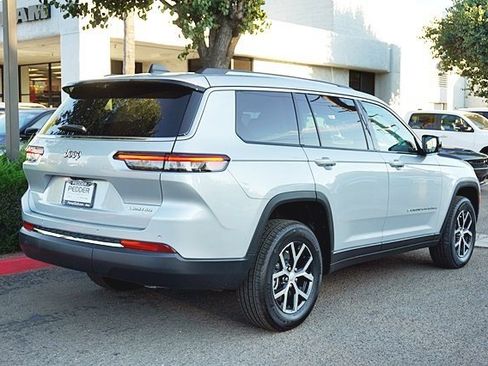 New 2023 Jeep Grand Cherokee L Limited w/ Luxury Tech Group II image 9