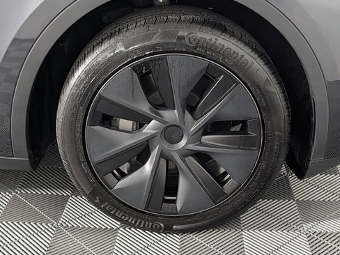 Used 2024 Tesla Model Y Long Range RWD image 13