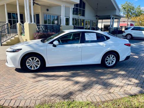 Used 2025 Toyota Camry LE image 2
