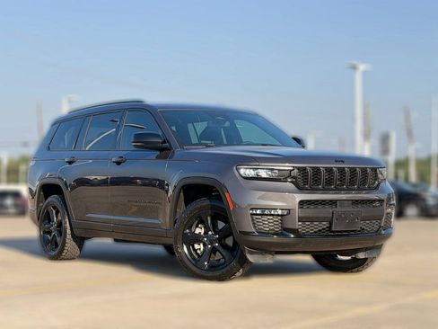 Used 2024 Jeep Grand Cherokee L Limited w/ Black Appearance Package AWD/4WD image 2