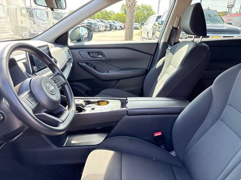 Used 2024 Nissan Rogue S FWD image 4