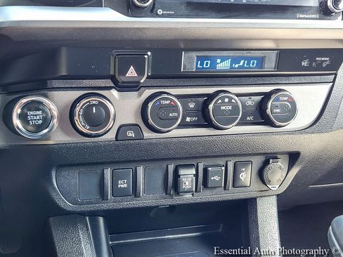 Used 2022 Toyota Tacoma TRD Sport AWD/4WD image 14