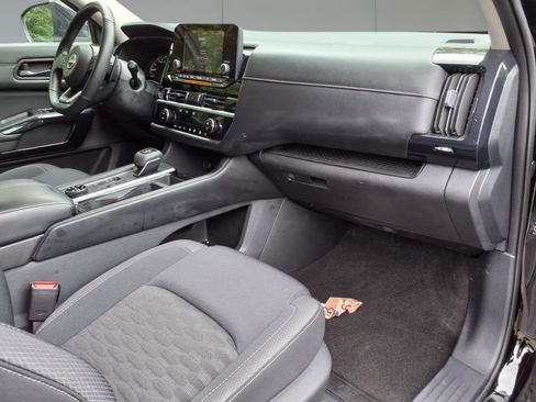 Used 2024 Nissan Pathfinder SV image 8