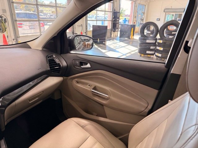 Used 2018 Ford Escape Titanium w/ Ford Safe & Smart Package AWD/4WD image 19