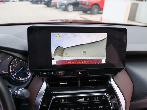 Certified 2024 Toyota Venza XLE image 20