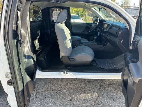 Used 2020 Toyota Tacoma SR5 image 11