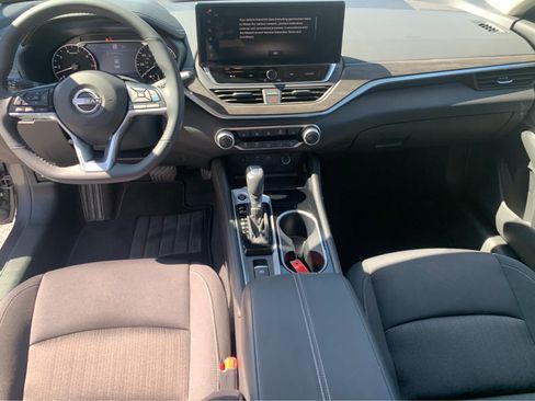 Used 2023 Nissan Altima 2.5 SV w/ SV Premium Package AWD/4WD image 10