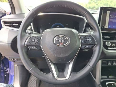 Used 2024 Toyota Corolla Cross XLE image 29