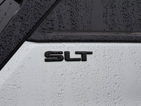 Used 2020 GMC Terrain SLT w/ Elevation Edition image 9