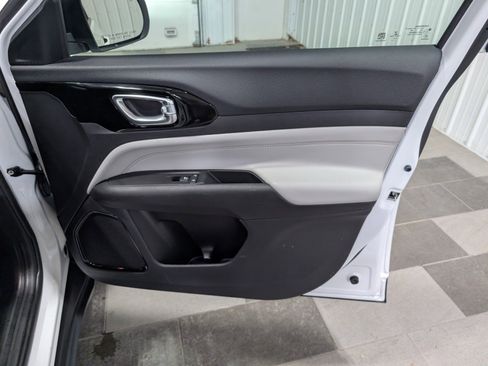 Used 2022 Jeep Compass Limited image 26