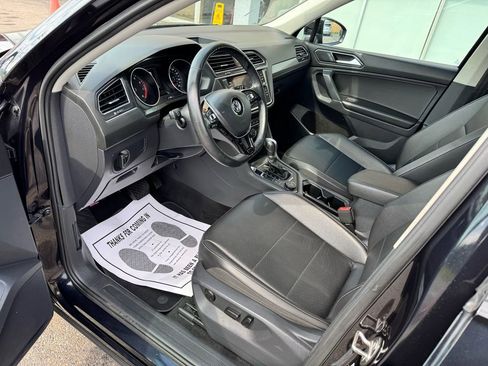 Used 2018 Volkswagen Tiguan SE w/ Panoramic Sunroof Package image 14