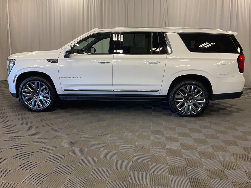 Used 2025 GMC Yukon XL Denali Ultimate w/ LPO, Floor Liner Package AWD/4WD image 8