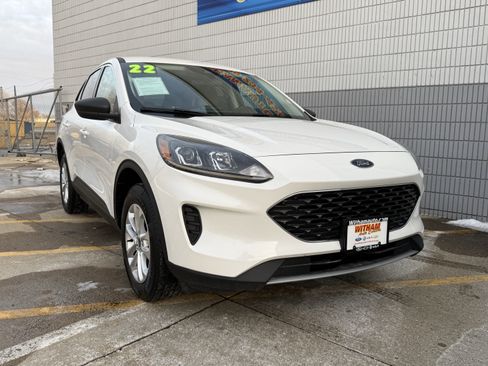 Used 2022 Ford Escape SE w/ Cold Weather Package image 2