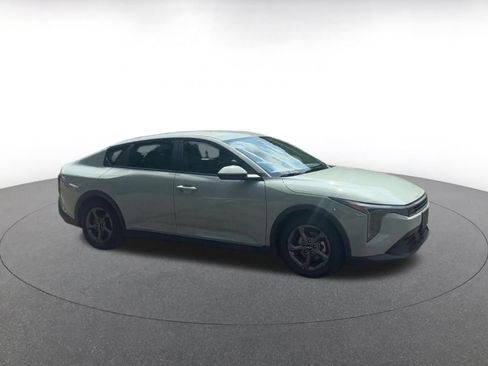 Used 2025 Kia K4 FWD image 2