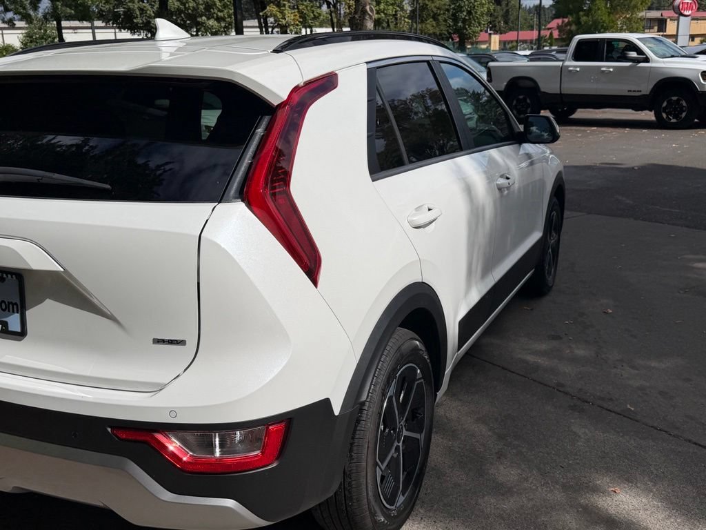 Certified 2025 Kia Niro EX w/ EX Cold Weather Package FWD image 4
