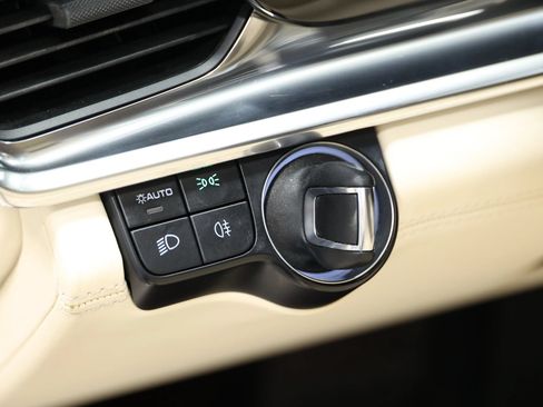 Used 2022 Porsche Panamera image 24