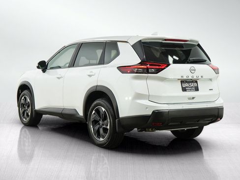 Certified 2026 Nissan Rogue SV AWD/4WD image 3