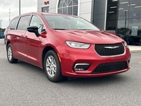 New 2026 Chrysler Pacifica Select image 4