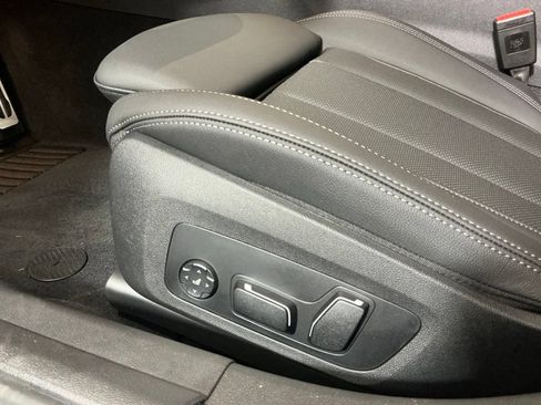 New 2026 BMW 330i Sedan w/ M Sport Package RWD image 20