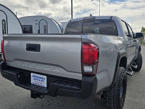 Used 2019 Toyota Tacoma TRD Off-Road AWD/4WD image 10