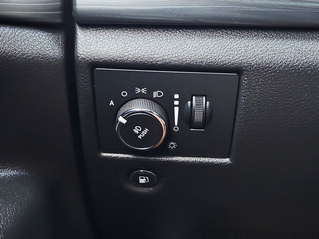 Used 2021 Jeep Grand Cherokee Laredo RWD image 23