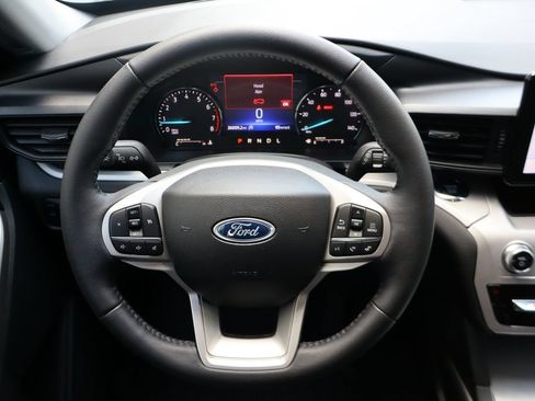 Used 2024 Ford Explorer XLT AWD/4WD image 19