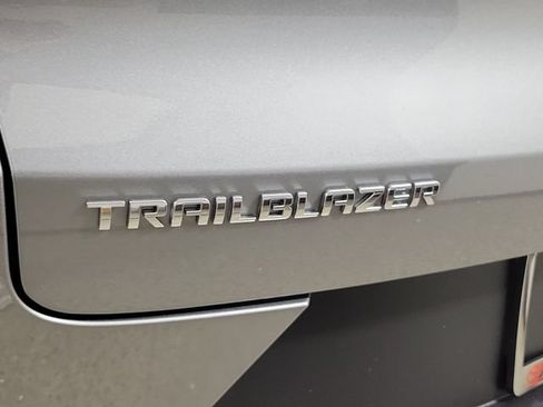 Used 2024 Chevrolet TrailBlazer LT FWD image 9