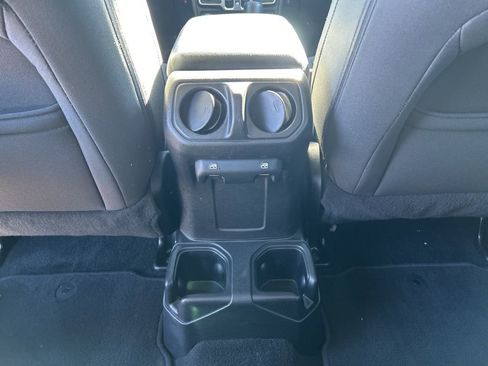 Used 2018 Jeep Wrangler Unlimited Sport S image 42