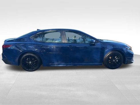 Used 2025 Toyota Camry SE image 6