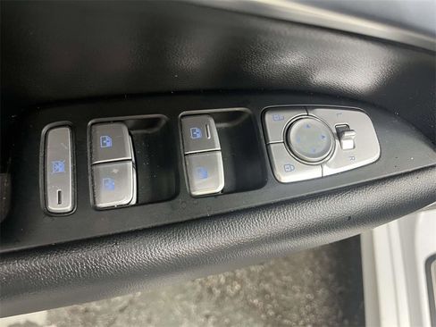 Used 2021 Genesis G70 2.0T image 12