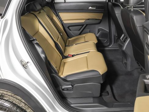 Used 2023 Volkswagen Atlas Cross Sport SE image 40