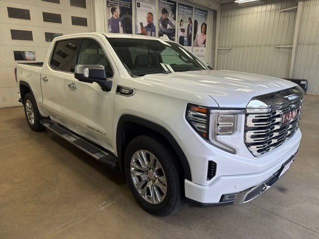 Used 2023 GMC Sierra 1500 Denali w/ Technology Package AWD/4WD image 4