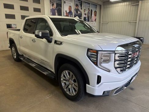 Used 2023 GMC Sierra 1500 Denali w/ Technology Package AWD/4WD image 4