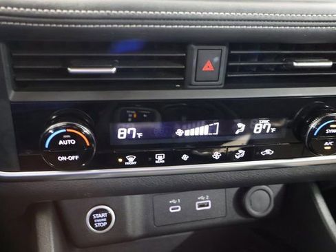 Used 2023 Nissan Rogue SV image 21